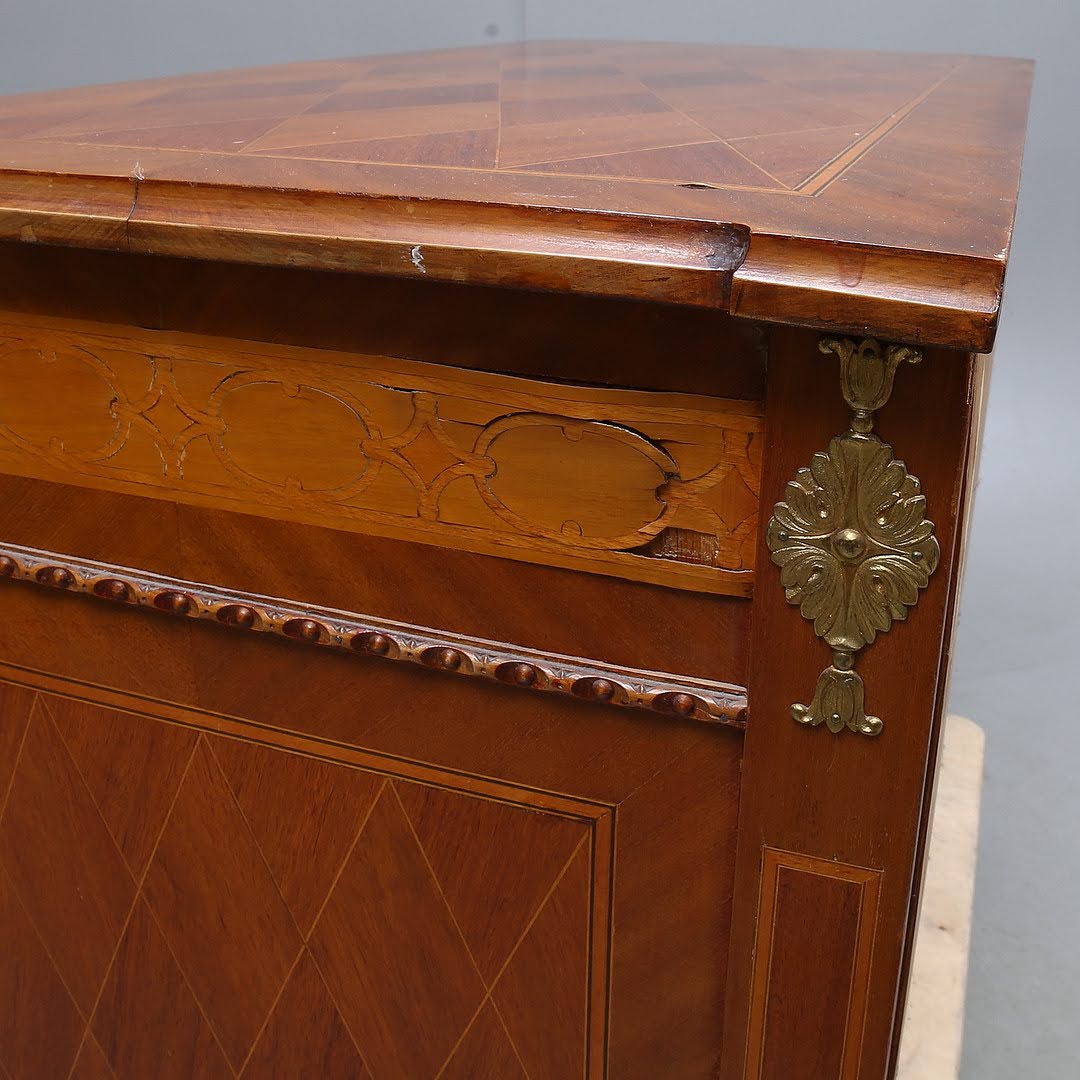 1900s Gustavian Style Commode Dresser with gorgeous inlay work and marquetry