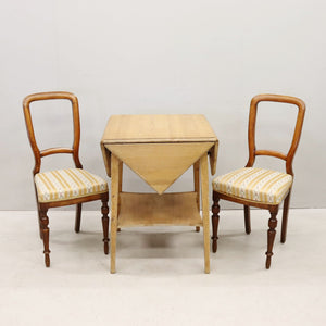Envelope table + pair of chairs