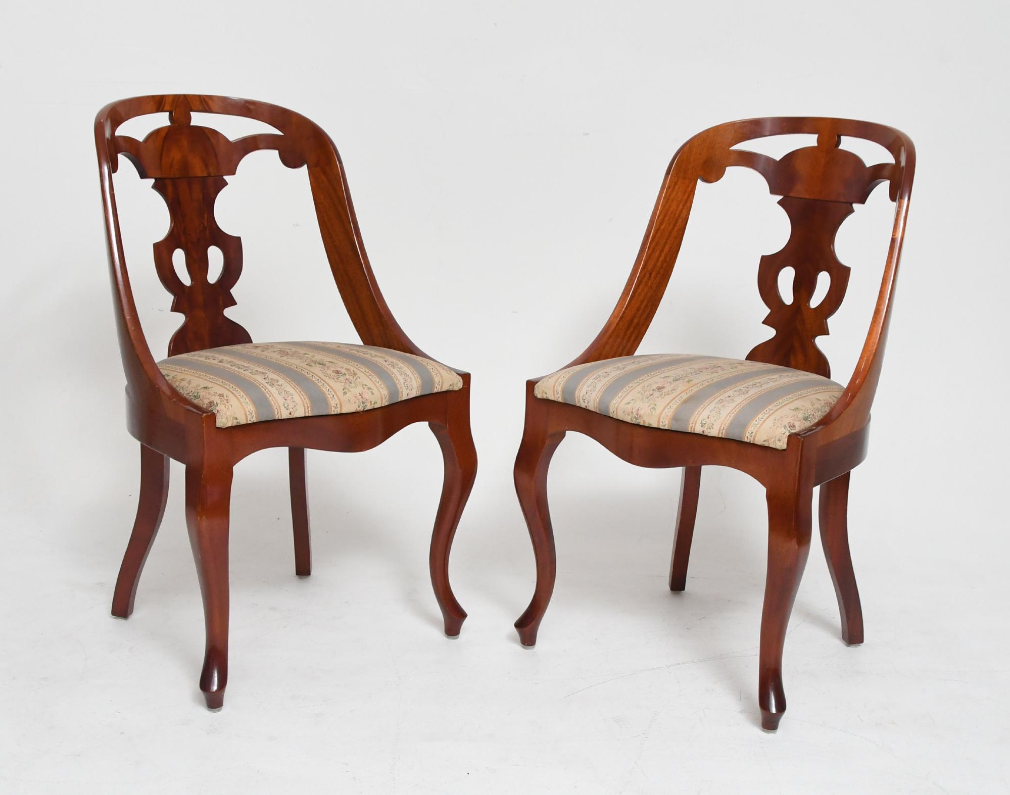 Charming Pair of 1800s Göteborg Dining Chairs